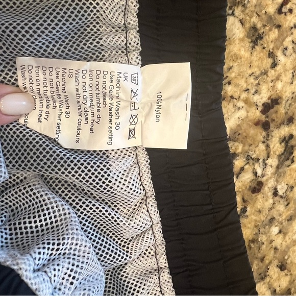 NWT Men’s black HOOOYI swimsuit size M with perfect working orange drawstrings. - Picture 6 of 6